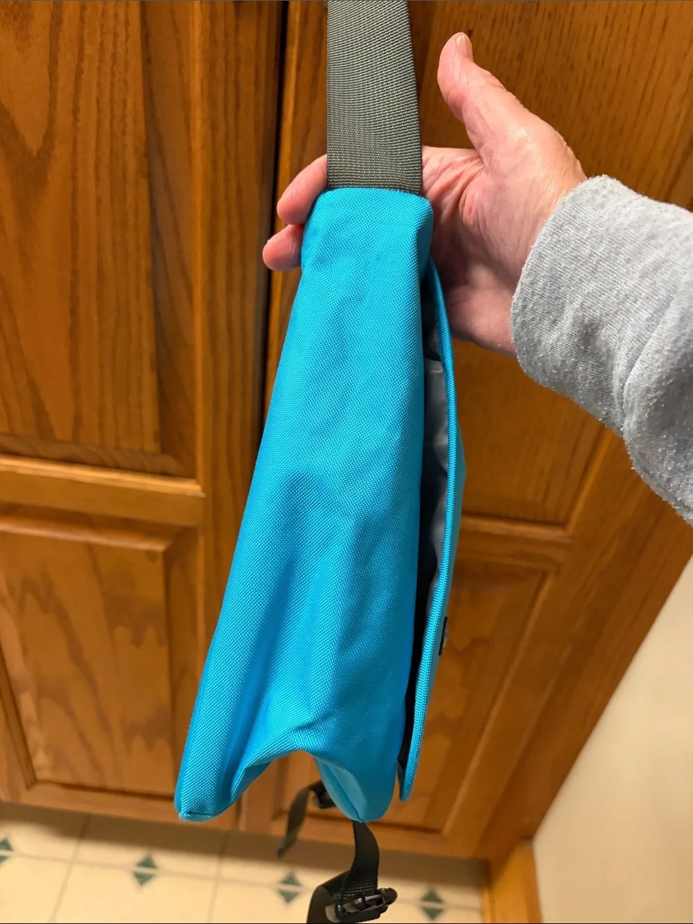 Patagonia Bright Turquoise Messenger Bag with Reflective Strip